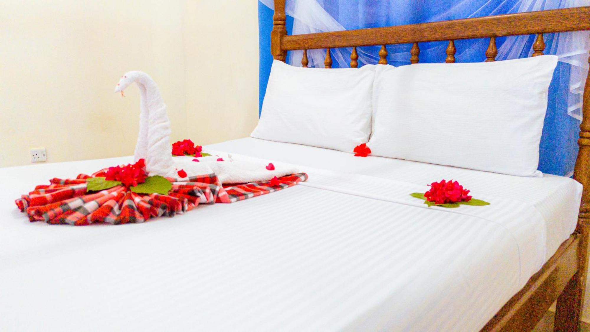 Sands Inn Hotel Pwani Mchangani Exterior foto